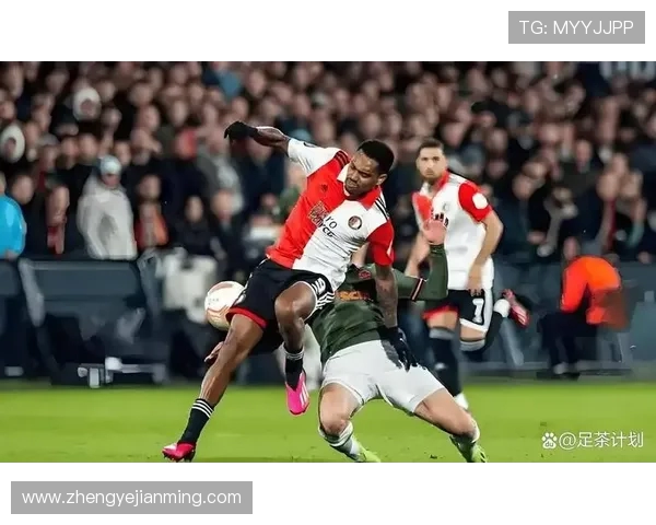 费耶诺德与罗马激战正酣谁将夺得欧联杯的荣耀之巅